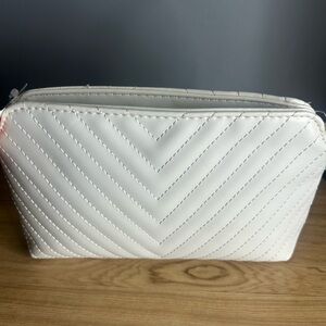 NWT Youzey White Makeup Bag